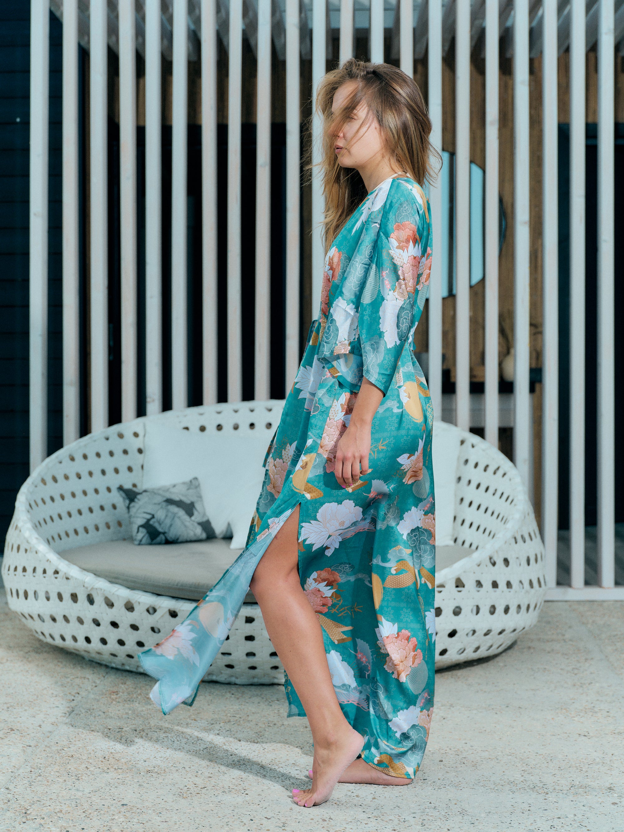 beach kimono long turquoise satin chiffon, Yugen collection side view