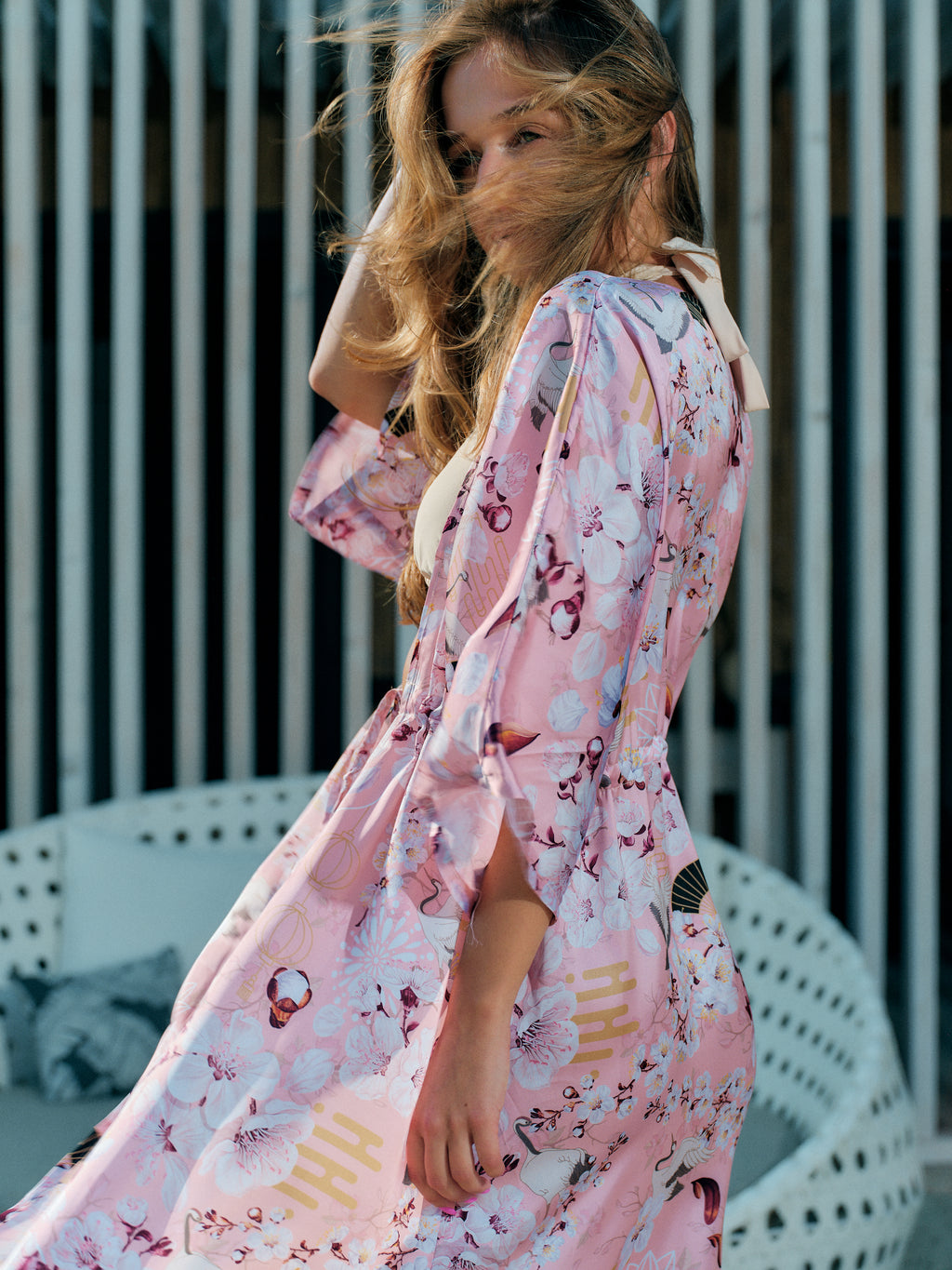 beach kimono long pink satin chiffon, Akari collection detail side view