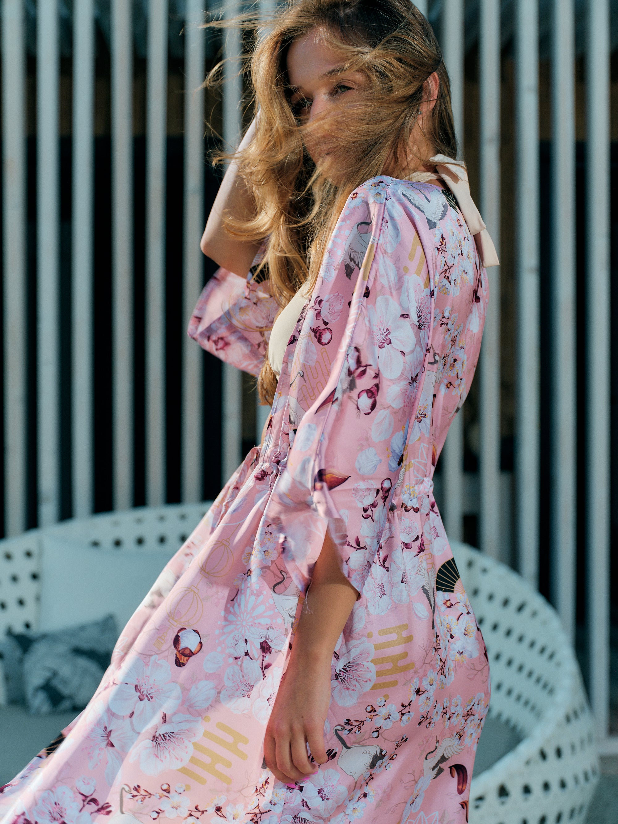 beach kimono long pink satin chiffon, Akari collection detail side view