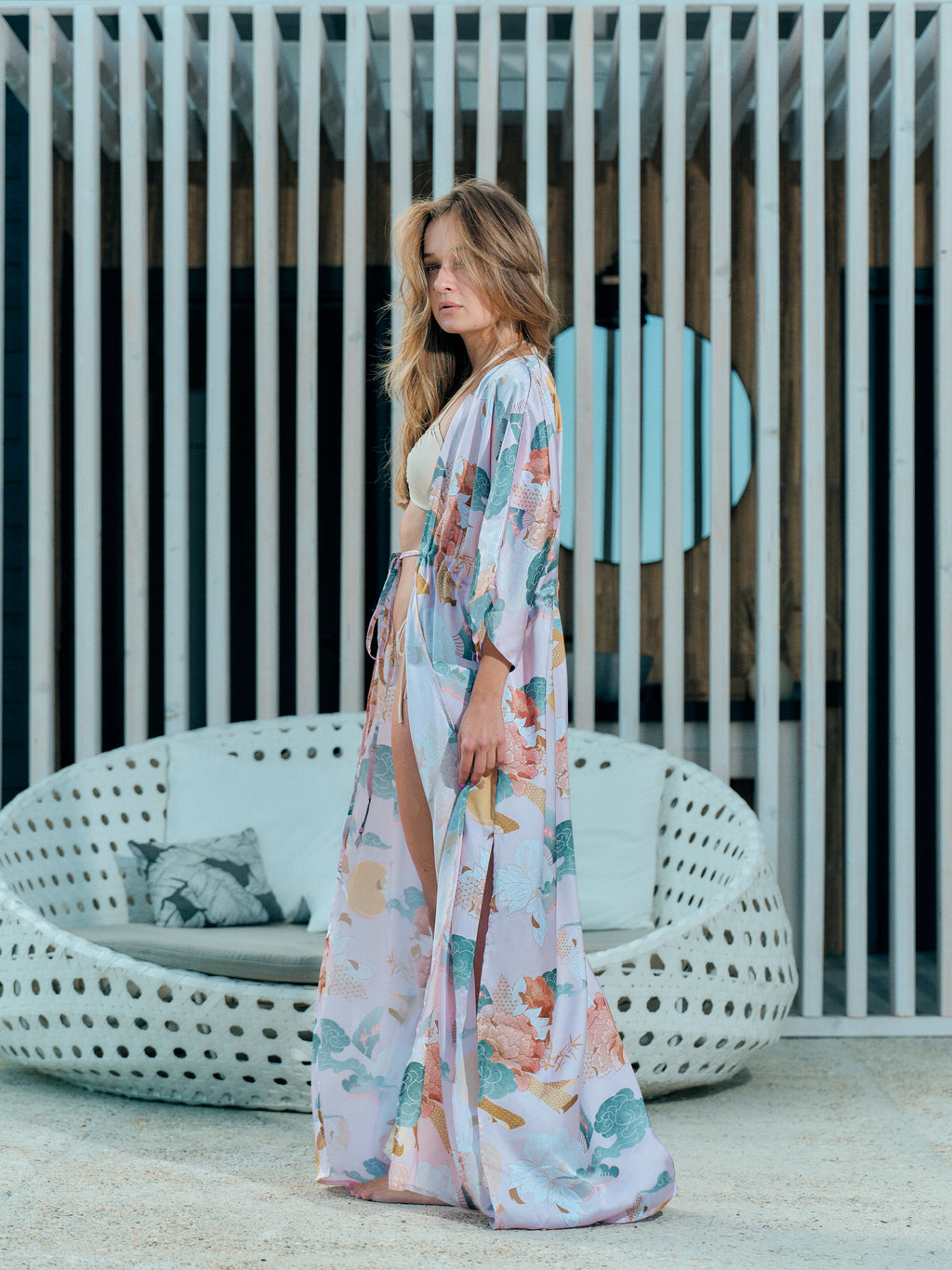 beach kimono long pink satin chiffon, Yugen collection side view