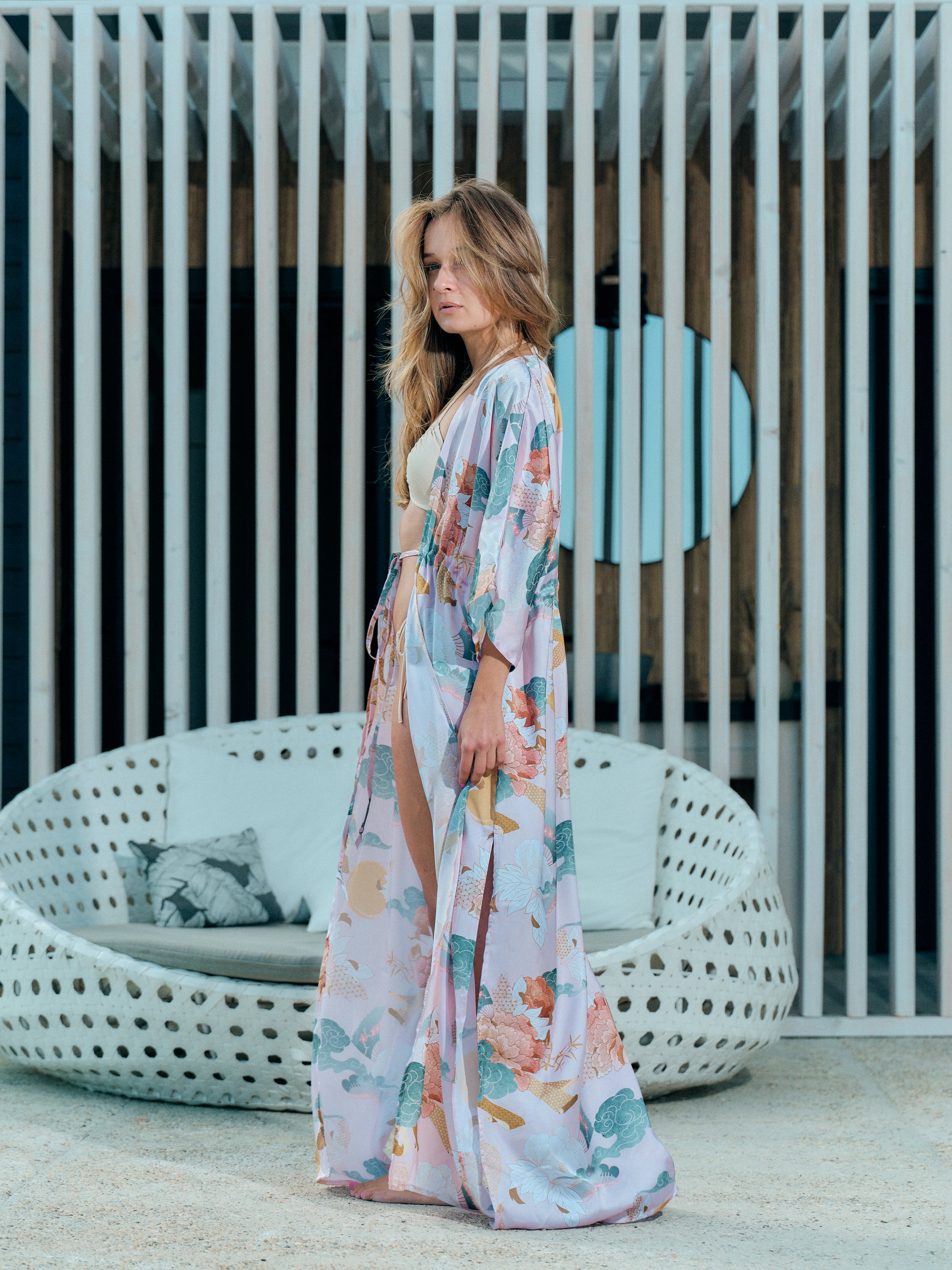 beach kimono long pink satin chiffon, Yugen collection side view