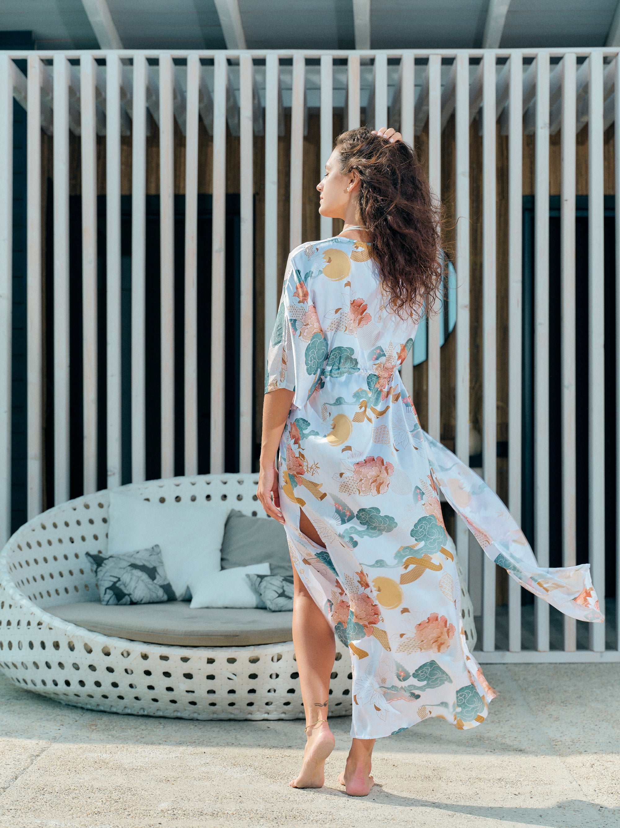 beach kimono long white satin chiffon, Yugen collection back view