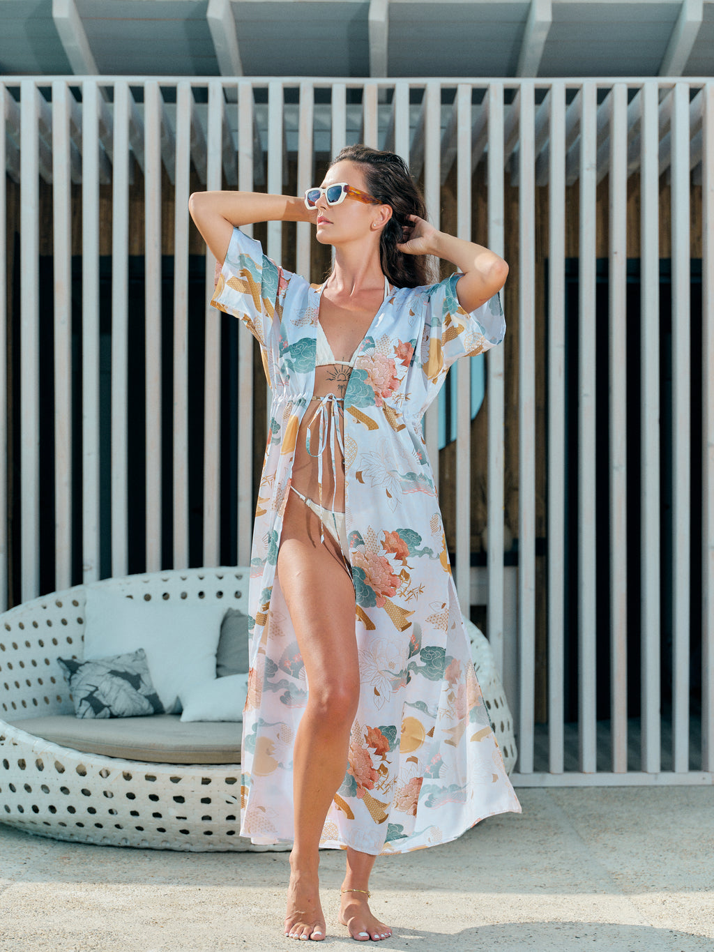 beach kimono long white satin chiffon, Yugen collection front view